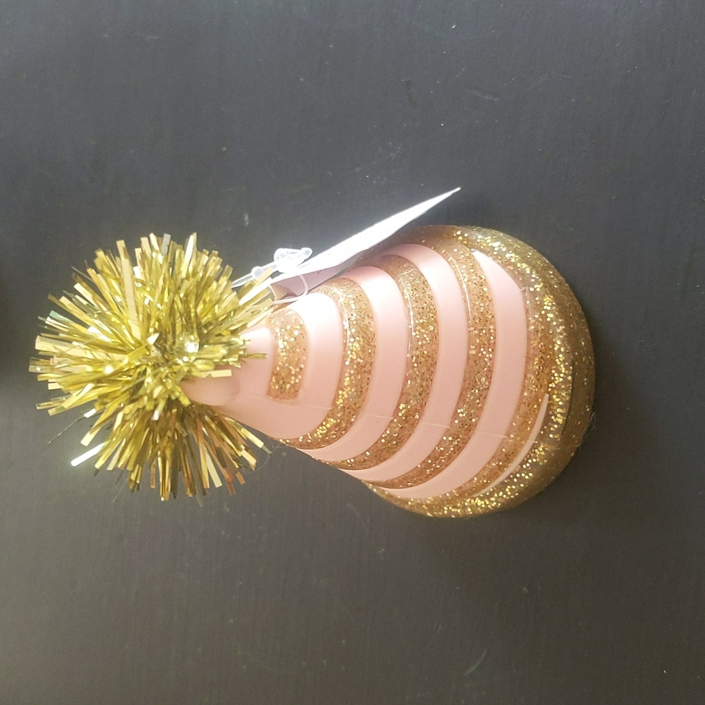 Party hat pocket back holder